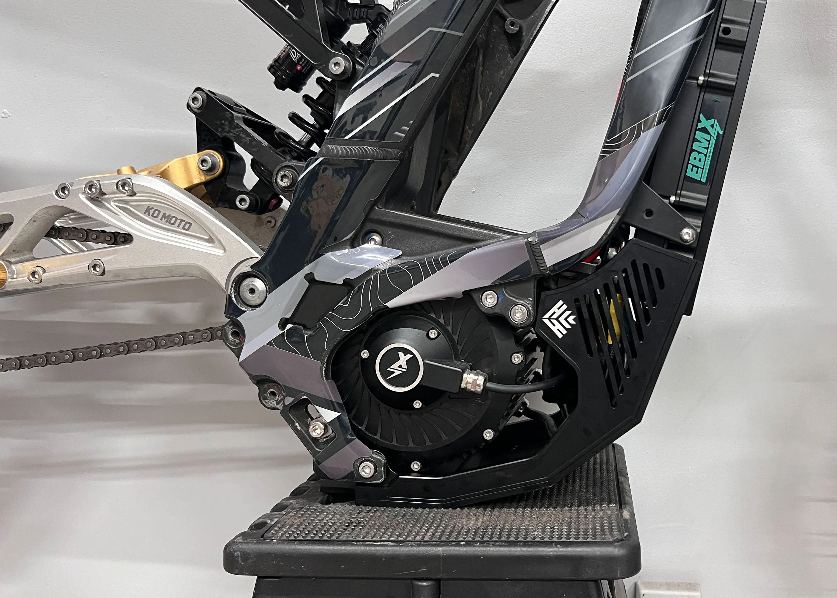 Heavy Hitter Surron V2 Skid Plate - Image 3